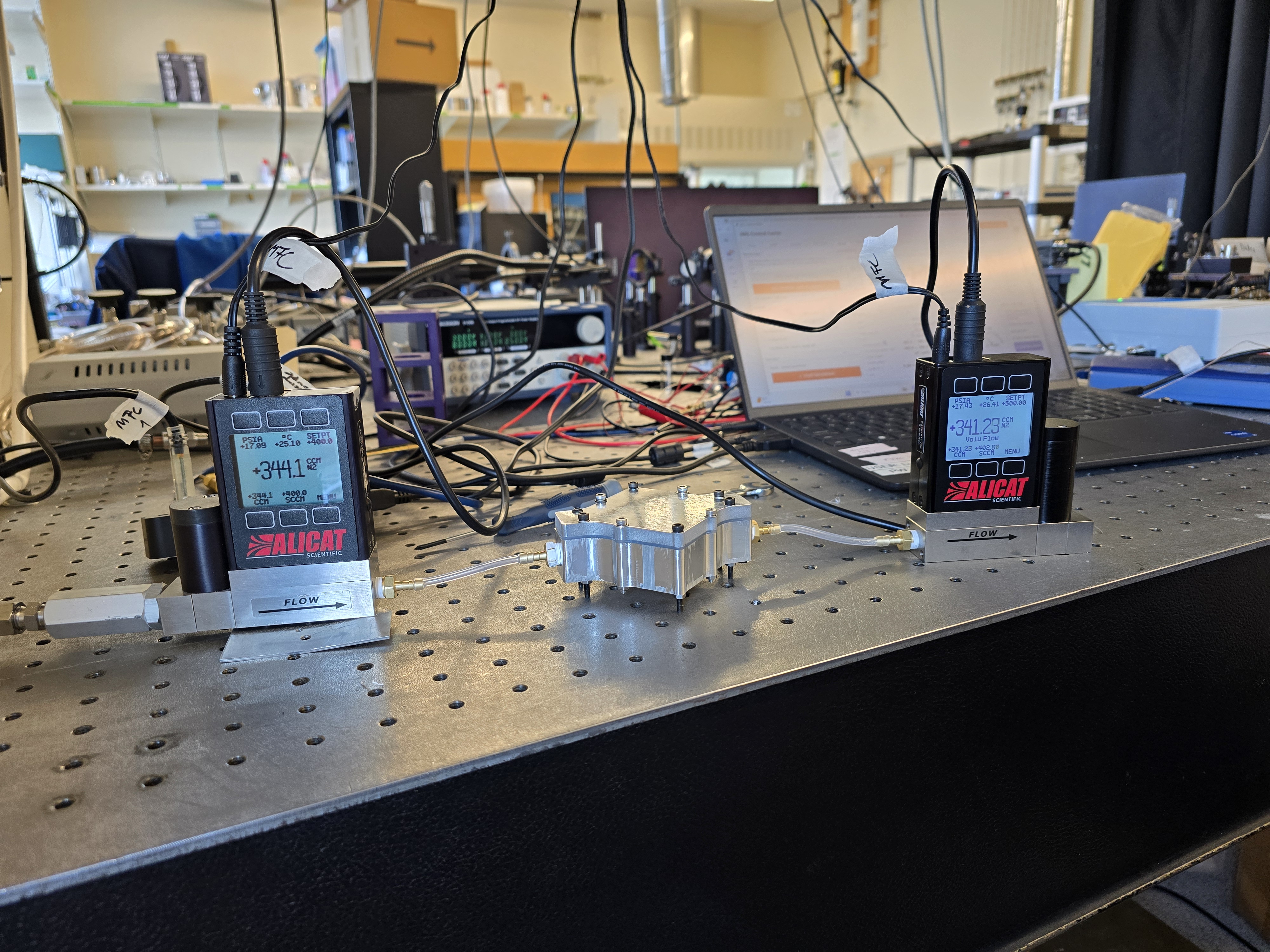 Vacuum chamber leak testing