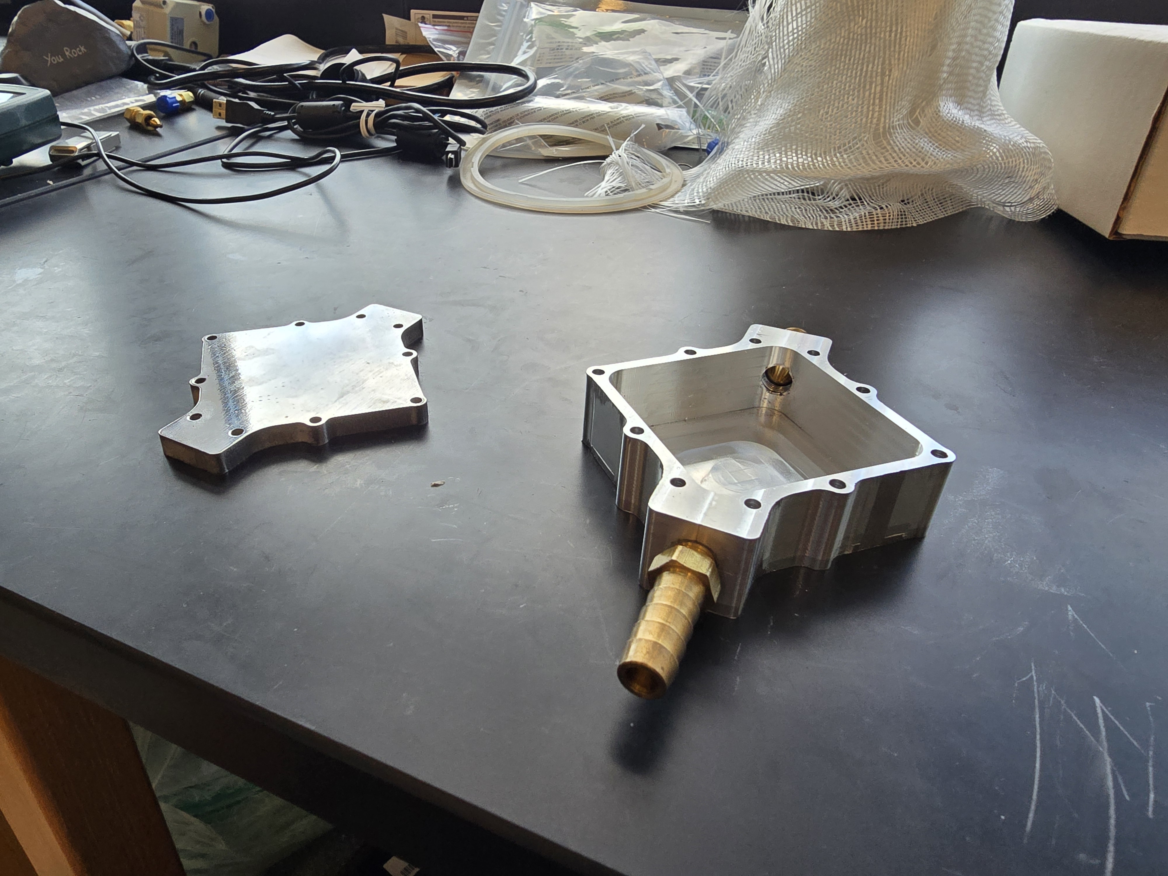 Vacuum lid and chamber