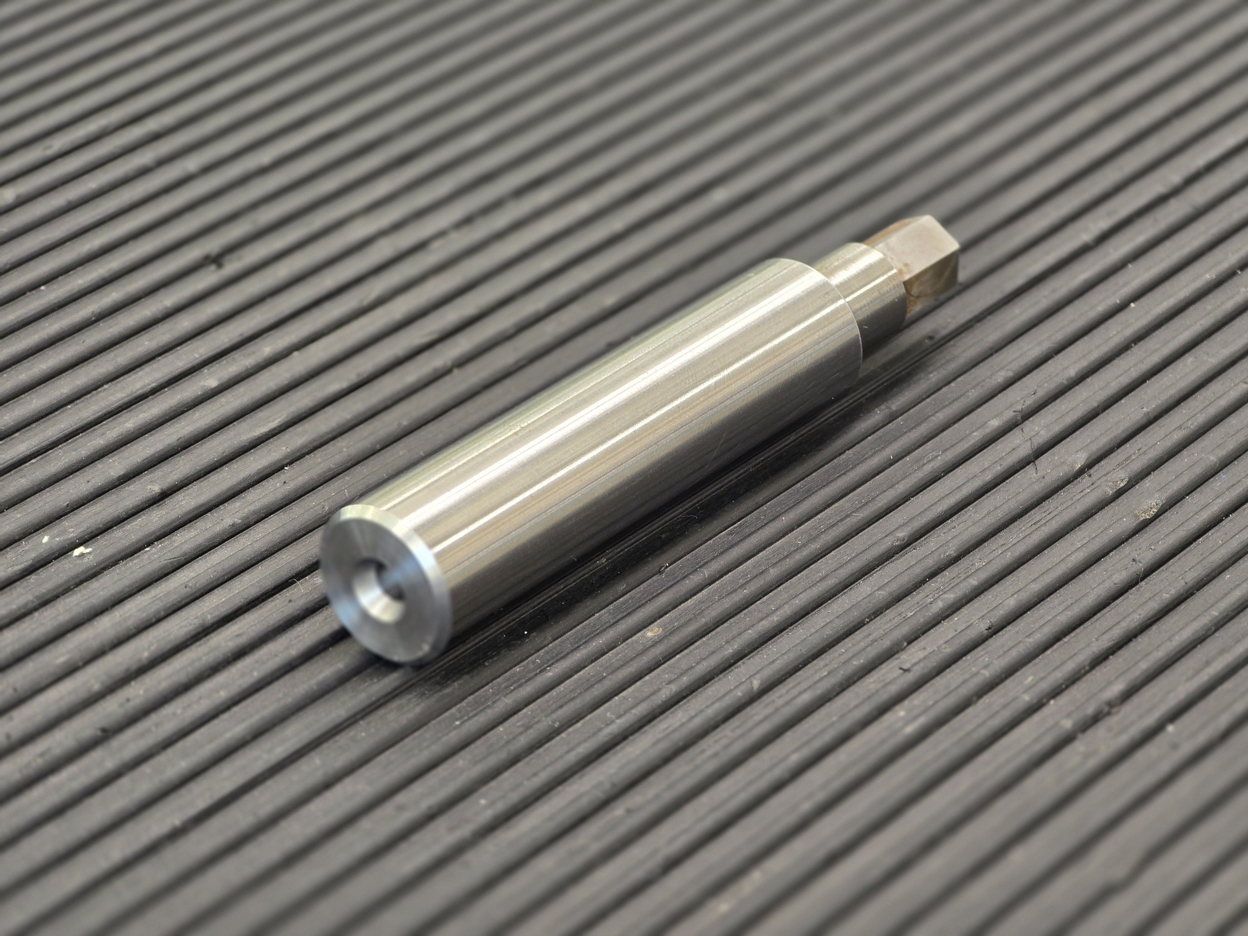 Turned steel pump shaft